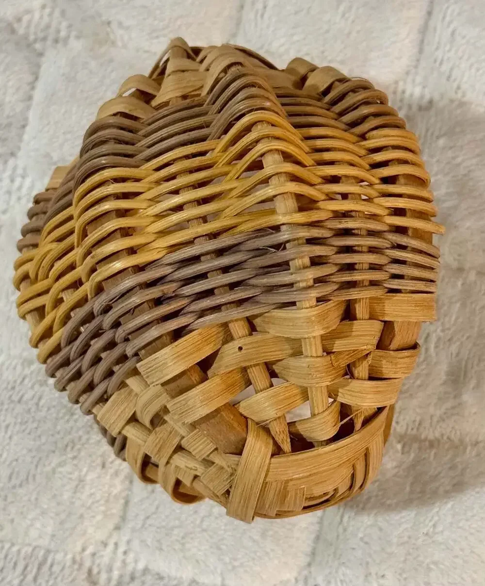 Vintage Handwoven Oak Splint Egg Gathering Melon Basket Signed EJC '91